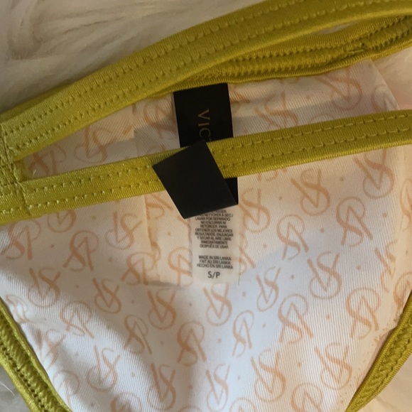 Small Victoria’s Secret bathing suit top - Picture 3 of 4